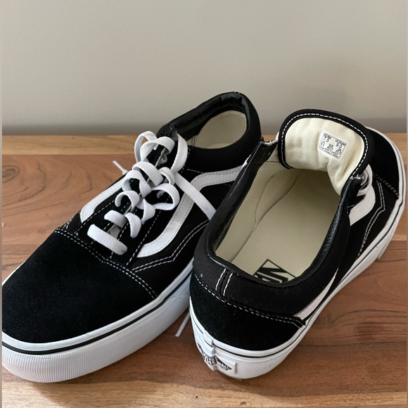 Vans men size 7.5  women 9.0  condition is very good ( wore only twice) - Picture 4 of 9